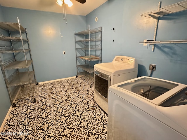 clothes washing area featuring ceiling fan and independent washer and dryer