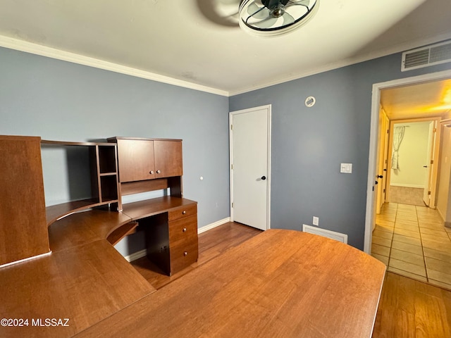 unfurnished office featuring ceiling fan, light hardwood / wood-style flooring, and crown molding