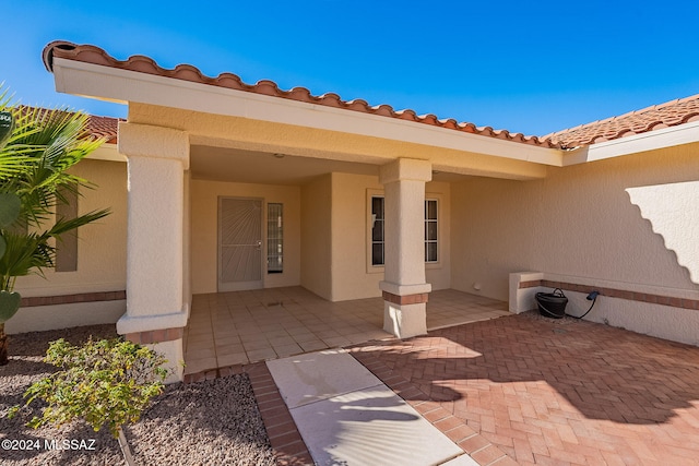 property entrance featuring a patio