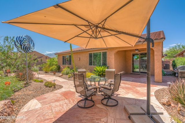 view of patio featuring ceiling fan