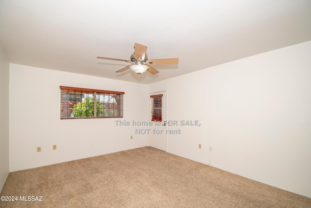 empty room featuring carpet and a ceiling fan