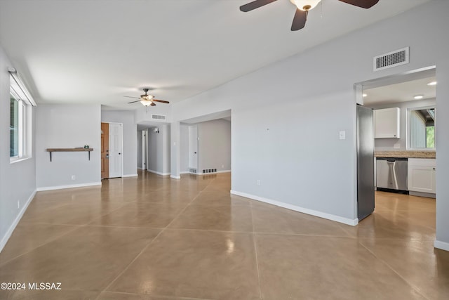 empty room with ceiling fan