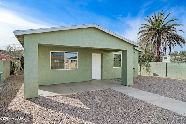 view of front of home featuring a patio