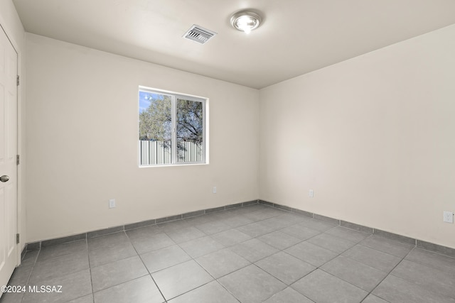 unfurnished room featuring light tile patterned floors