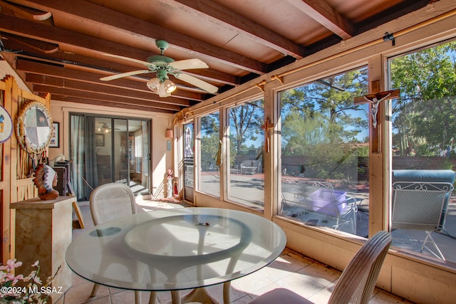 sunroom featuring ceiling fan