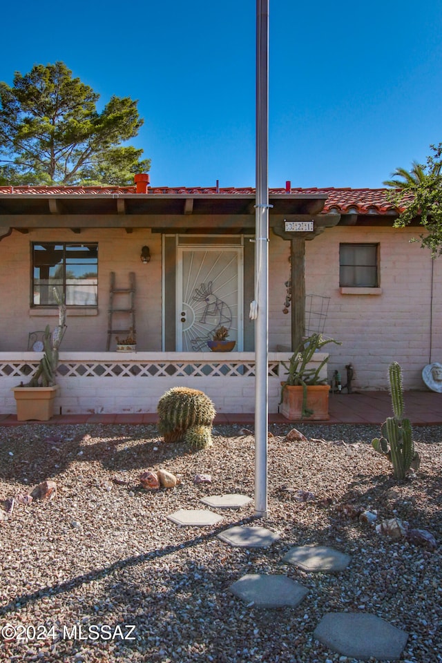 view of front facade with covered porch