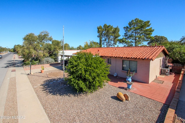 view of front of house featuring a wooden deck