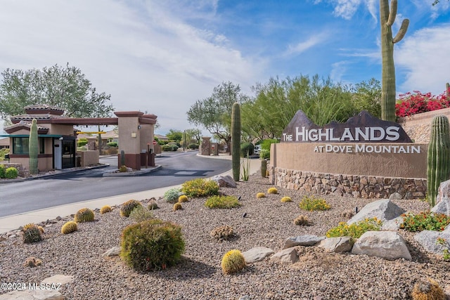 view of community / neighborhood sign