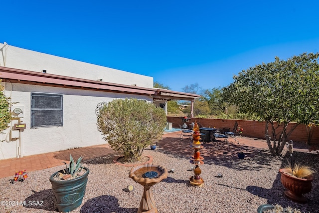 view of yard featuring a patio area