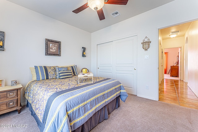 bedroom featuring carpet floors, a closet, and ceiling fan