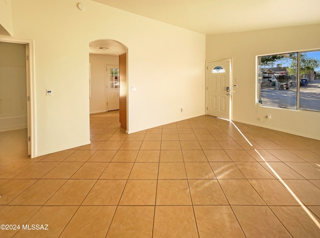 empty room featuring light tile patterned floors