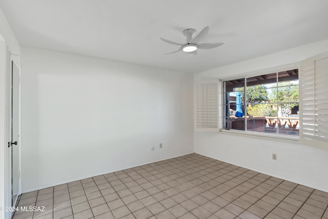 unfurnished room featuring ceiling fan