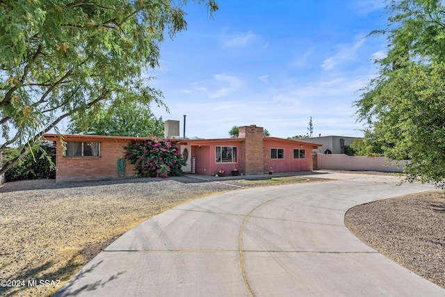 view of front of property