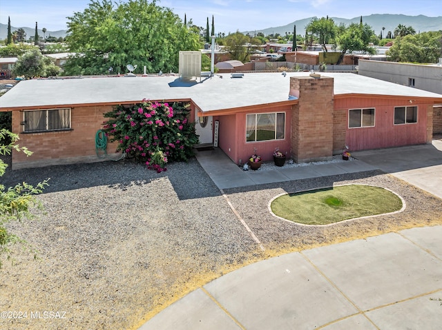 single story home featuring a mountain view