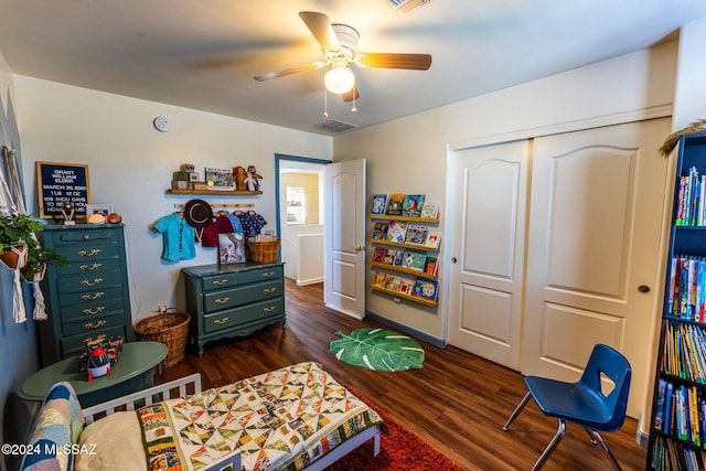 bedroom with dark hardwood / wood-style flooring, ceiling fan, and a closet