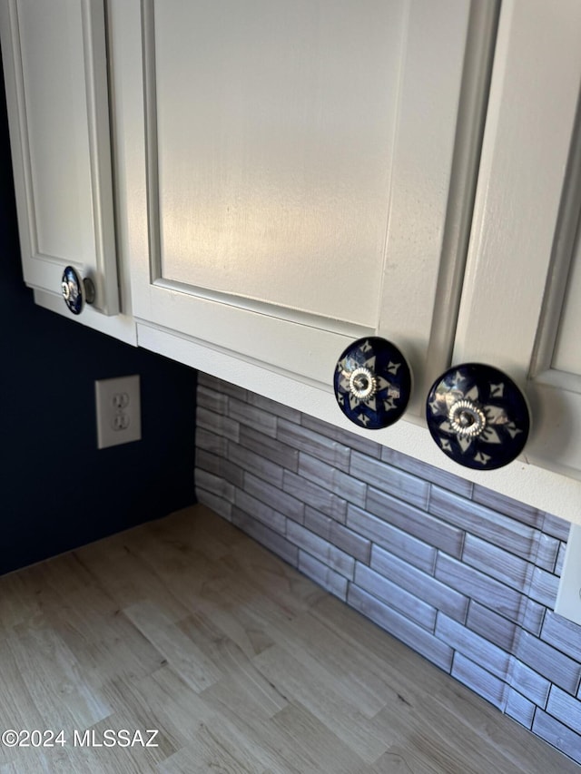 room details featuring hardwood / wood-style floors