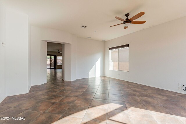 empty room with ceiling fan