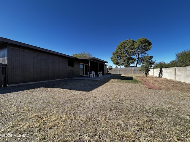 view of yard with a patio