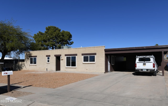 view of front of property featuring a carport