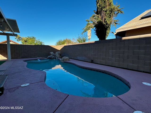 view of swimming pool