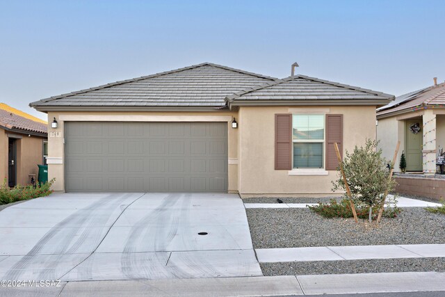 view of front facade with a garage