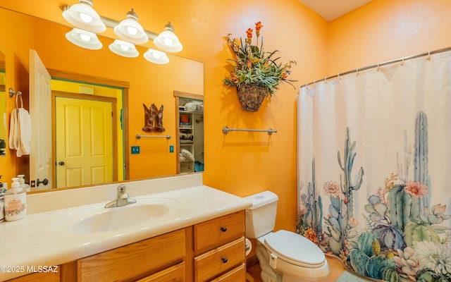 full bath with a shower with shower curtain, vanity, and toilet