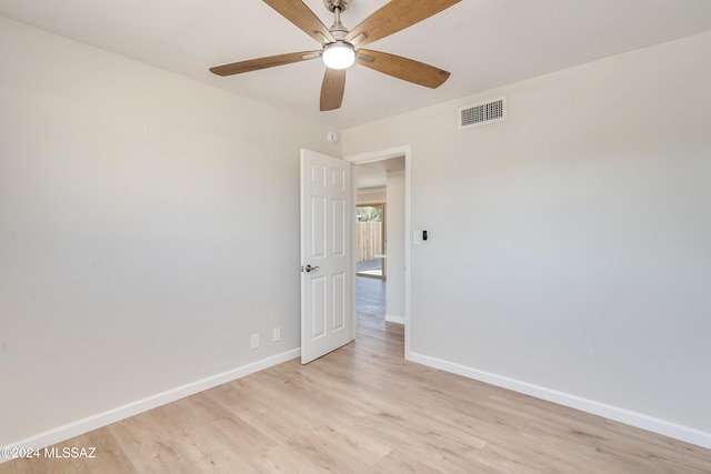 unfurnished room featuring light hardwood / wood-style flooring and ceiling fan