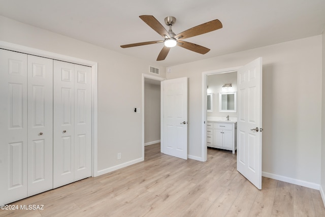 unfurnished bedroom featuring ceiling fan, sink, light hardwood / wood-style floors, and a closet