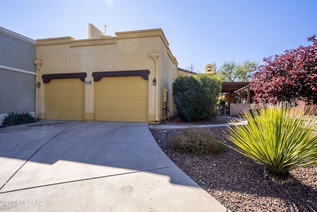 view of front facade featuring a garage