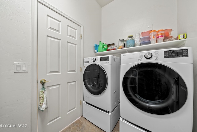 laundry room with washing machine and dryer