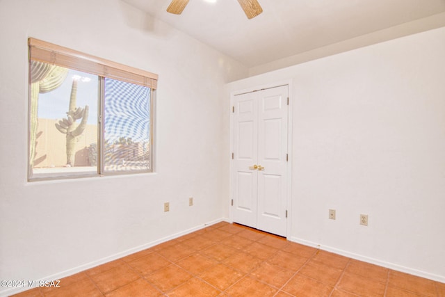 unfurnished room featuring light tile patterned floors and ceiling fan