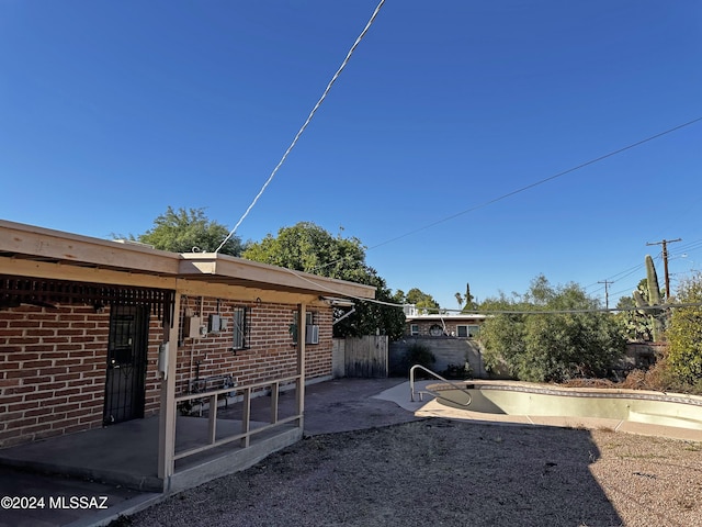 view of yard featuring a patio area