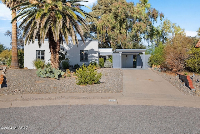 view of front facade featuring a carport