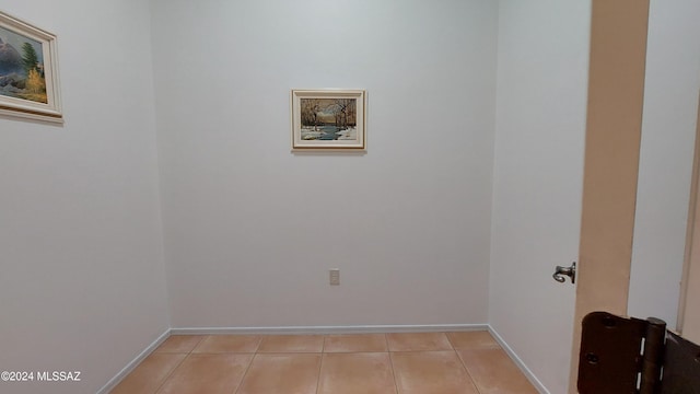 laundry area featuring light tile patterned floors