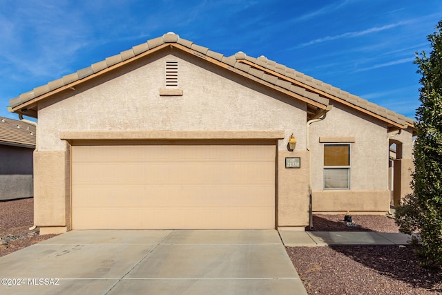 view of front facade featuring a garage