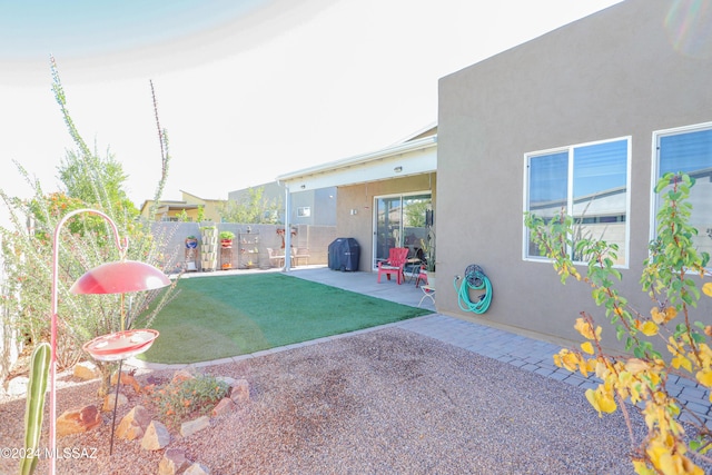 view of yard featuring a patio