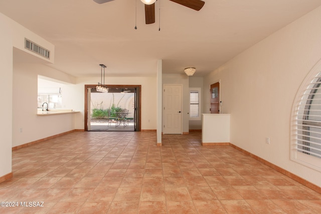 empty room featuring sink and ceiling fan