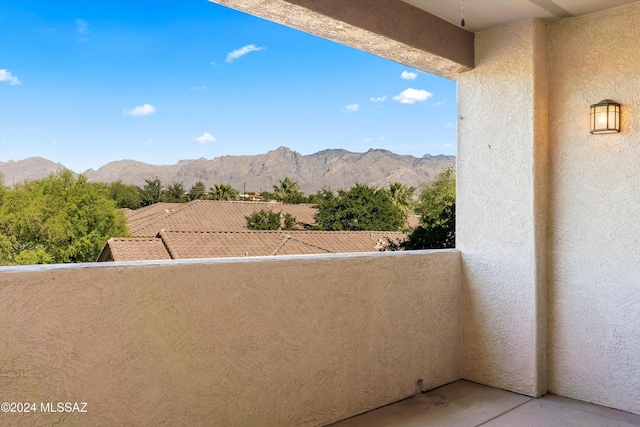 balcony featuring a mountain view