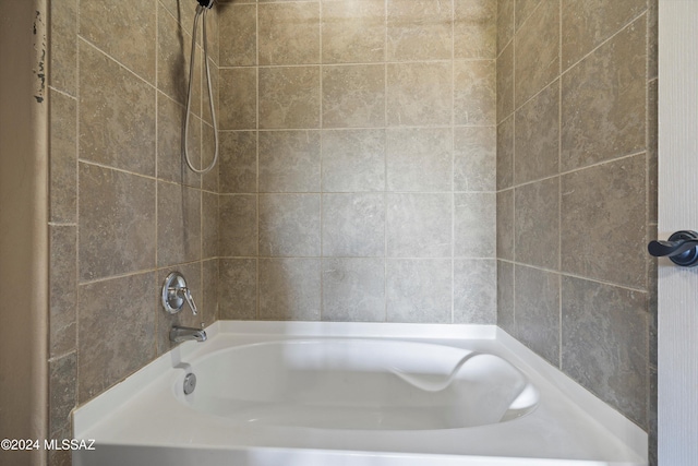 bathroom featuring tiled shower / bath combo