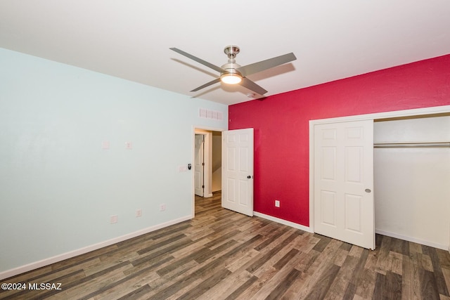 unfurnished bedroom with a closet, dark hardwood / wood-style floors, and ceiling fan