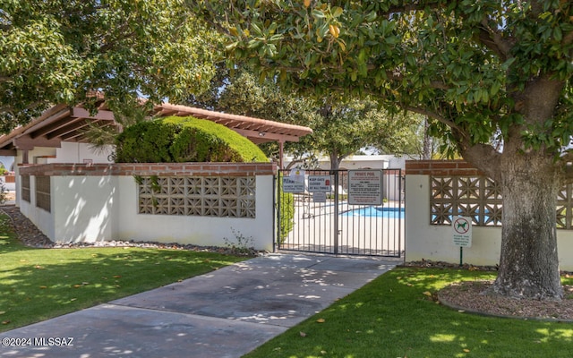 view of gate featuring a lawn