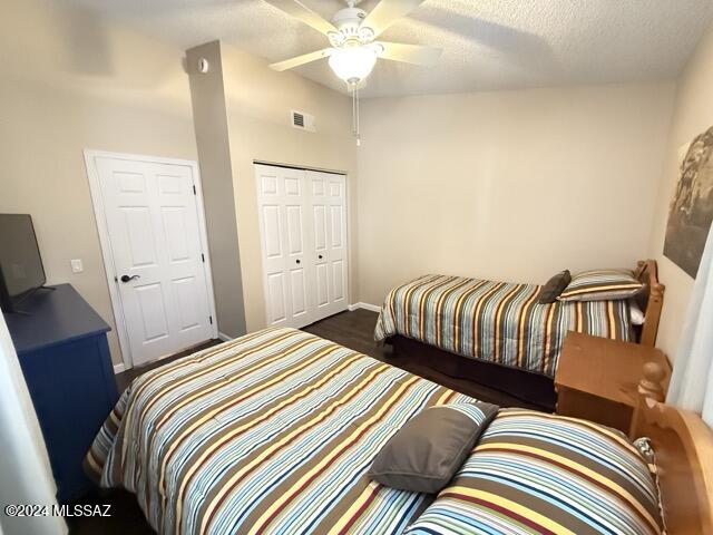 bedroom with a textured ceiling, a closet, and ceiling fan