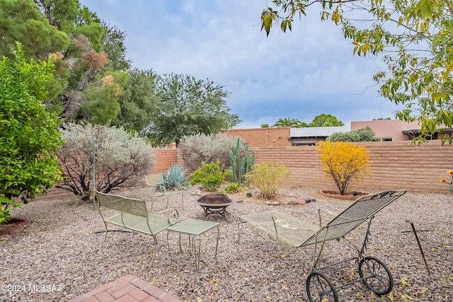 view of yard featuring an outdoor fire pit