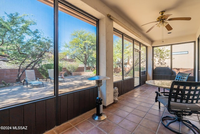 sunroom / solarium with ceiling fan