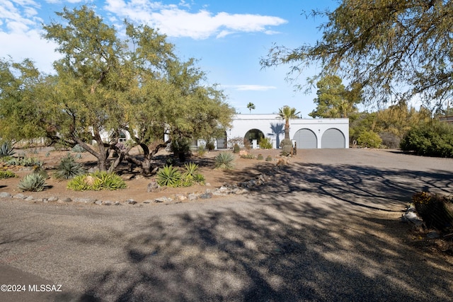 view of front facade