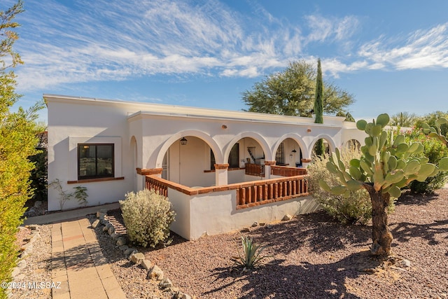 view of front of property featuring covered porch