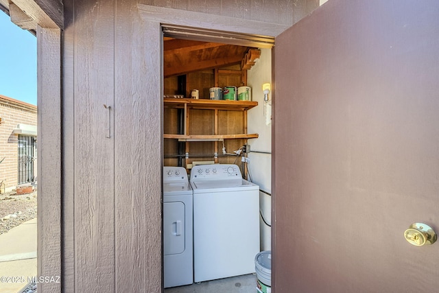 washroom with laundry area and washer and clothes dryer