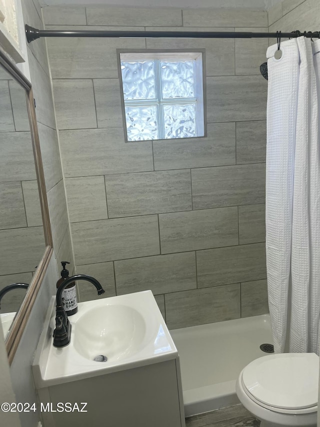 bathroom with a shower with curtain, vanity, and toilet