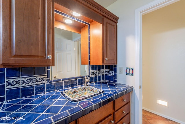 1474 N Miranda Ln, Green Valley, AZ 85614 - bathroom with tile patterned flooring, backsplash, and baseboards