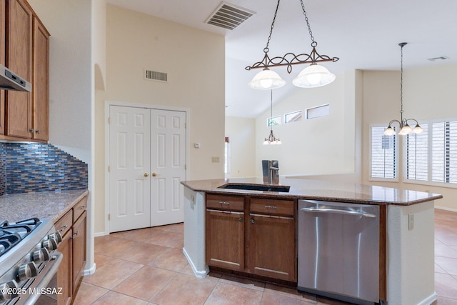 1474 N Miranda Ln, Green Valley, AZ 85614 - kitchen featuring visible vents, stainless steel appliances, light tile patterned floors, and high vaulted ceiling